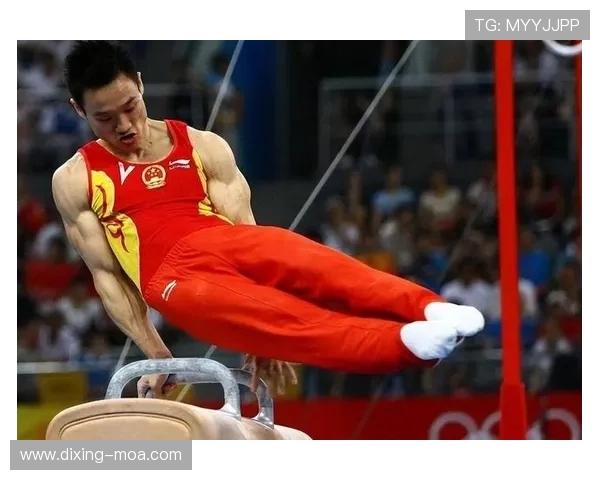 杨威赛场上铁汉，家里却藏着个“软萌宝贝”你绝对想不到